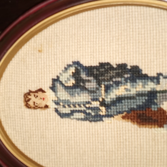 ANTIQUE VICTORIAN NEEDLEPOINT MAN AND WOMAN OVAL FRAME WALL HANGING PAIR - Picture 6 of 10